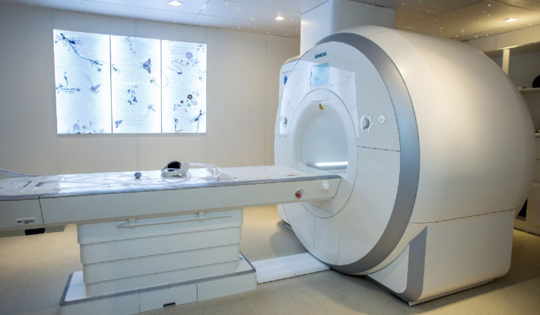 ‘Pânico total’: Paciente é esquecida em máquina de ressonância magnética na Bahia