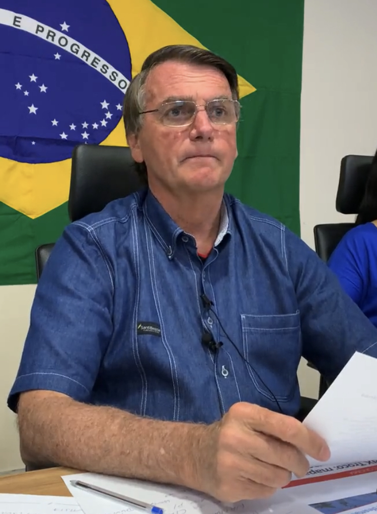 Bolsonaro diz que fará auditoria privada nas urnas e adota tom de ameaça ao TSE 