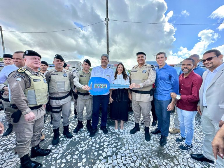 Deputada Cláudia Oliveira recebe nova viatura para o 8º Batalhão da Polícia Militar de Porto Seguro
