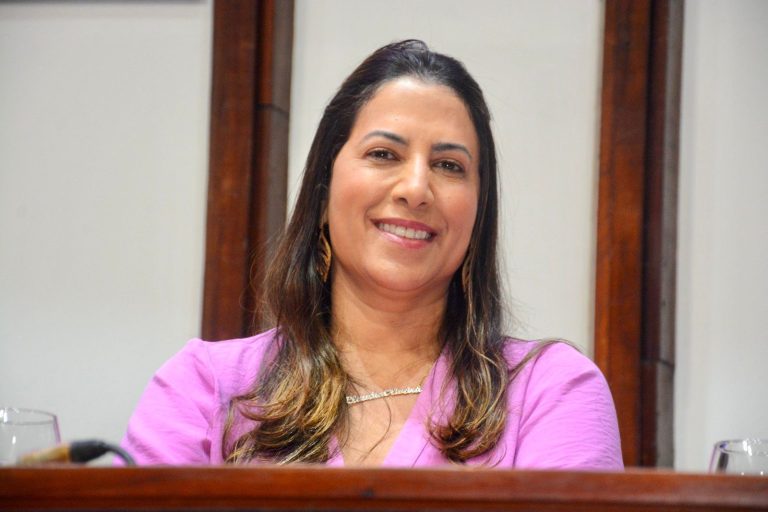 Candidatíssima: Cláudia Oliveira mantém domicílio eleitoral em Porto Seguro e frustra opositores