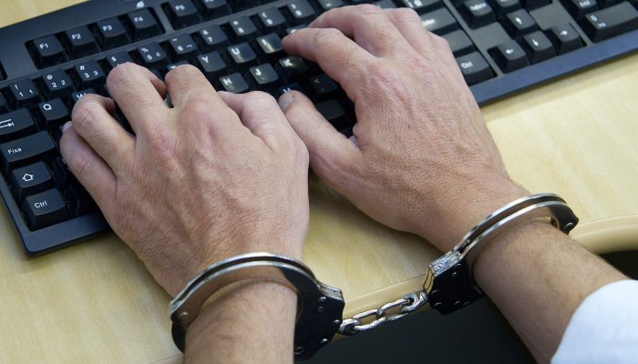 Advogada especialista em Direito Civil mostra quais atitudes devem ser tomadas ao sofrer algum tipo de ofensa ou descriminação nas redes sociais